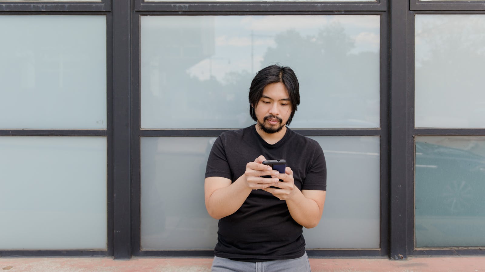WhatsApp simgesi ve masadaki diğer küçük şeyler